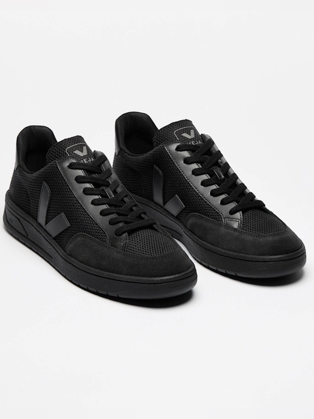 Veja V-12 B-Mesh Men's Sneakers - Black. Size US 10.